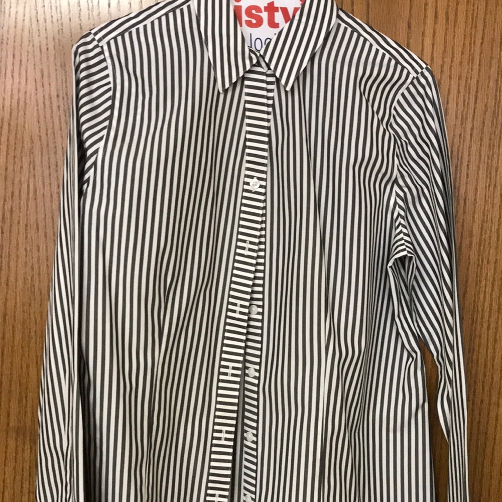 Women’s Button Up - image 1